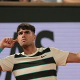 Carlos Alcaraz a dû s'employer pour rallier les 8es de finale à Paris. KEYSTONE/EPA/TERESA SUAREZ